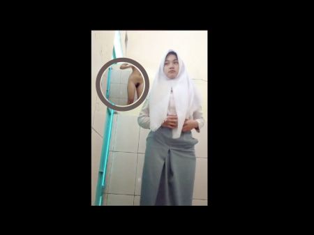 Indonesian Teenage Desperate To Get Naked At College