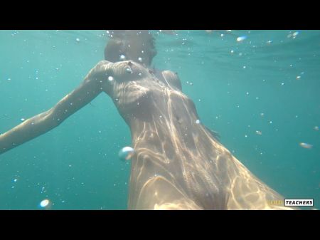 Nude Model Swims On A Society Beach In Russia .