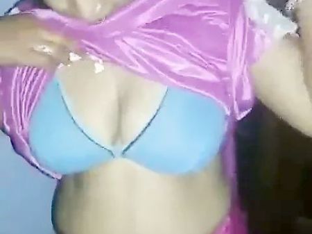 Perfect Indian Bhabhi Demonstrating Jug To His Paramour Babhi Ke Chuchi