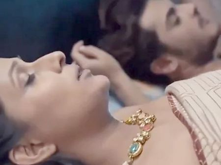 Uber-sexy Bhabhi Cum
