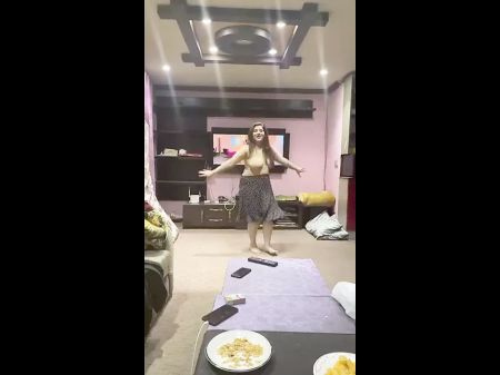 Pakistani Lady – Nude Dancing At Intimate Party .