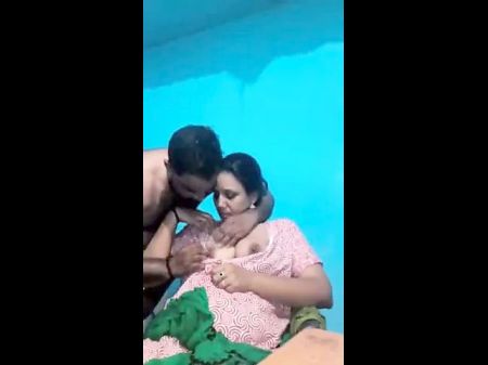 Lovely Desi Aunty Boobshow N Press