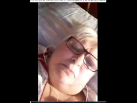 Plus-size Grannie Bisessuale Si Masturba Per Me