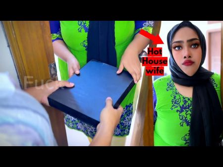 (delivery Boy Ki Sath Chudai) Housewife Displays Her Humungous Tits To Seduce The Pizza Delivery Stud & She Wants Plumb From Delivery Man