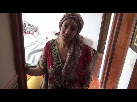Turkish Muslim Wife Is Perplexed When Yankee Pervert Knocks On Her Door !