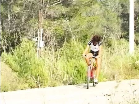 Slender German Bombshell Gets Her Rear Entrance Pulverized Near The Road