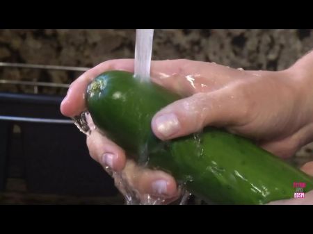A Desperate Housewife Uses Cucumber And Carrot As A Substitute For A Fat Hard Trunk
