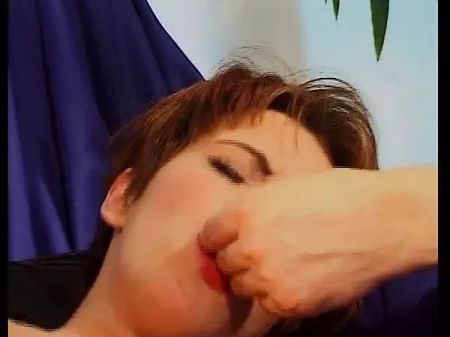 Ehefrau Reacht Sich Und Geht Mit Besten Freunden In Den Gangbang