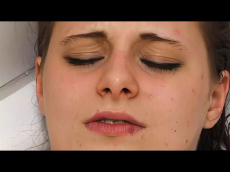 Teen Frigs Her Coochie In The Douche