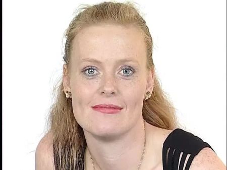 Reife Mami Mit Dem Schwarzen Fake Penis