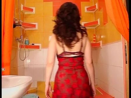 She Needs The Humungous Fuckpole Inwards !